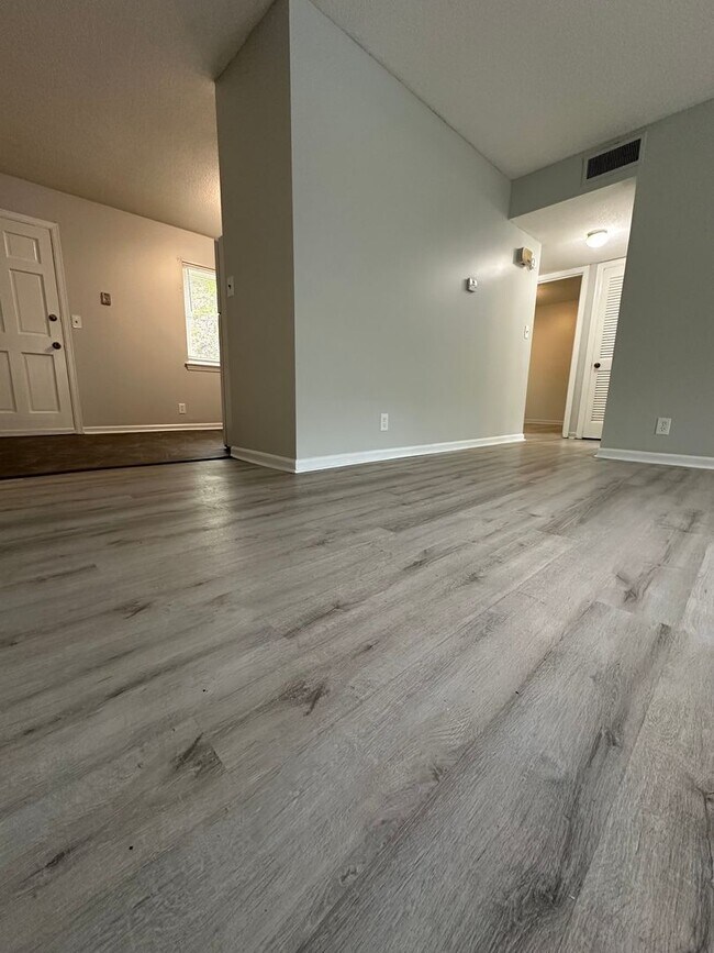 Building Photo - 3340 Pinewood Ave Unit B