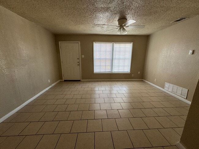 Photo - 912-912 Williamson Dr Unit 910