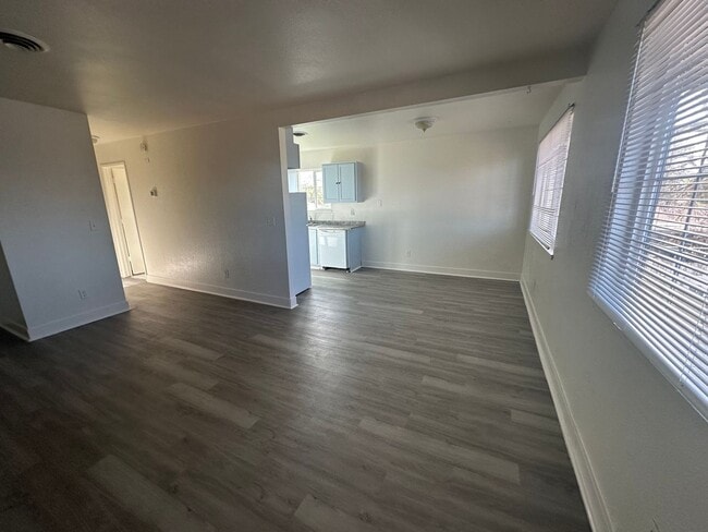 Building Photo - 1948 Country Club Ct Unit #3