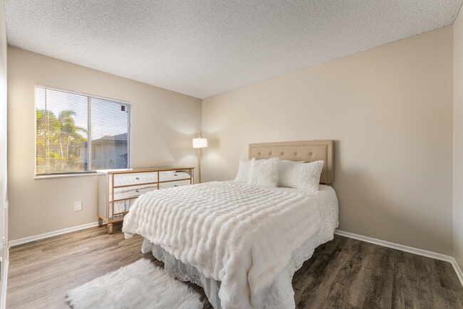 Shoreline Pointe Apartments