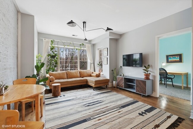 Photo - 2903 N Rockwell St Unit 2