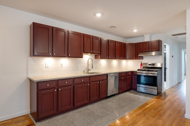 Building Photo - 108 Claremont Ave Unit 2