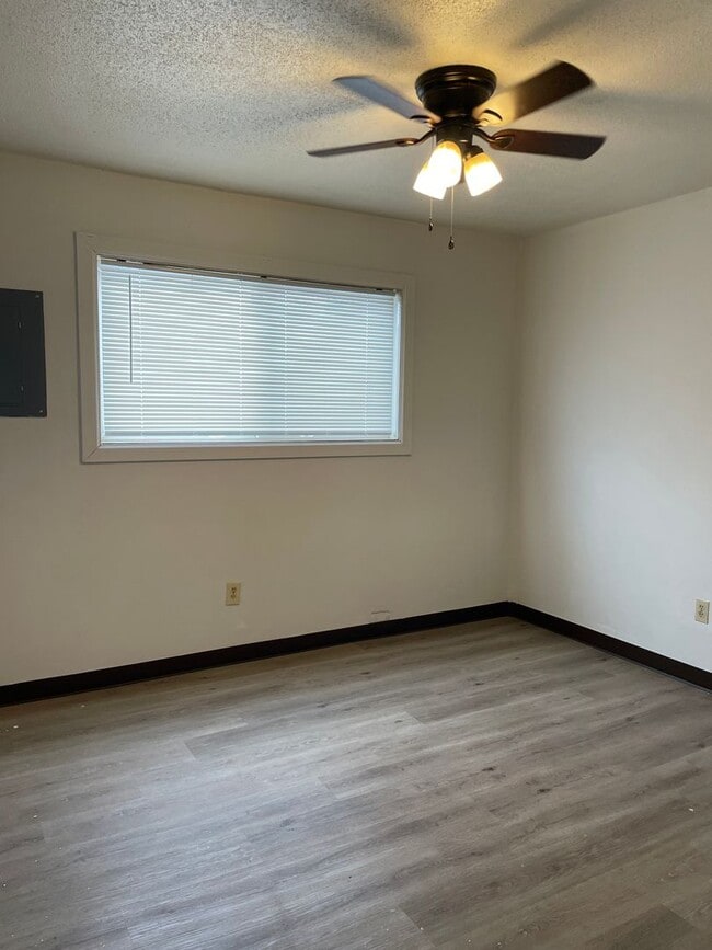 Photo - Knollridge Garden Apartments