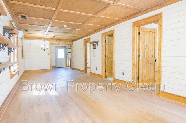 Photo - 1203 Simpson St