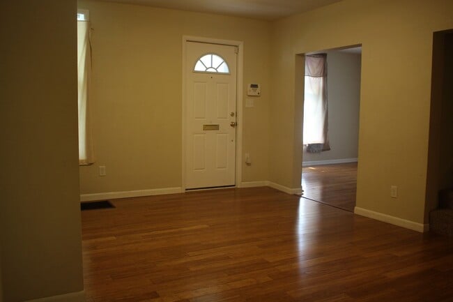 Photo - For Rent: 4 Bedroom/1 Bathroom Home