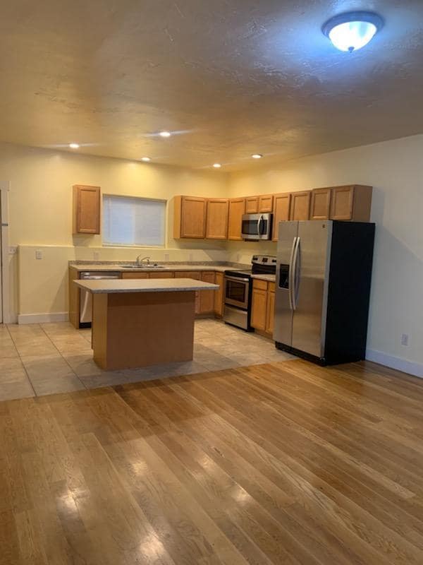 Plano de planta de cocina abierta - 316 W Broadway St Unidad B