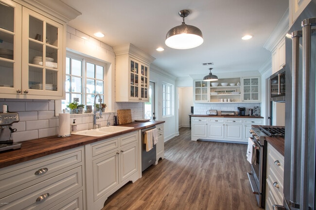 Photo - 4211 E Whitton Ave