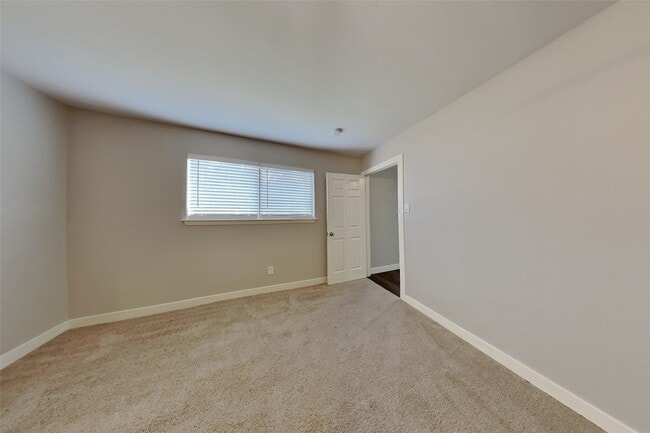 Photo - 16 W Bigelow Oak Ct