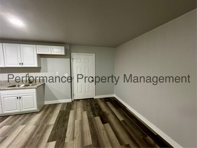 Photo - 5012 Yellow Rose Ct Unit B