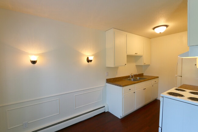 Photo - Cedar Manor Apartments