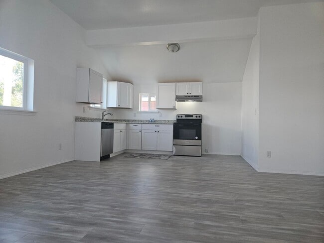 Building Photo - 703 Unit #B Rental