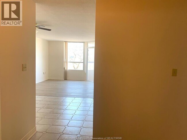 Photo - 75 Riverside Dr E Unité 410