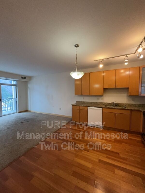 Building Photo - 2600 University Ave SE Unit 106 Rental