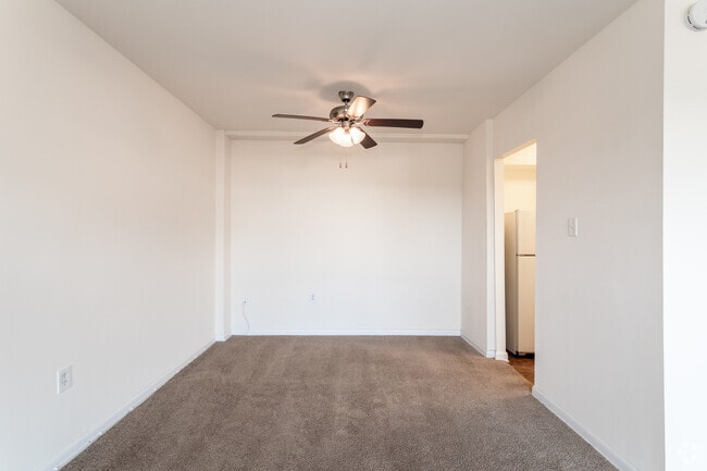 Dining Area - Lafayette Towers