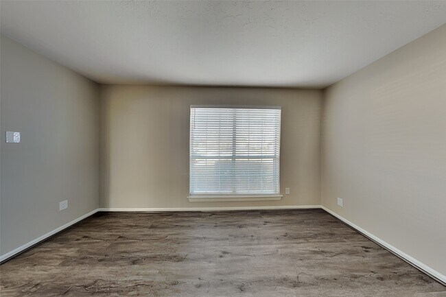 Photo - 16923 Poplar Hill St