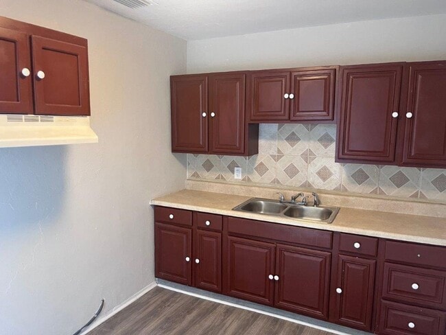 Photo - 1040 Avondale Ave