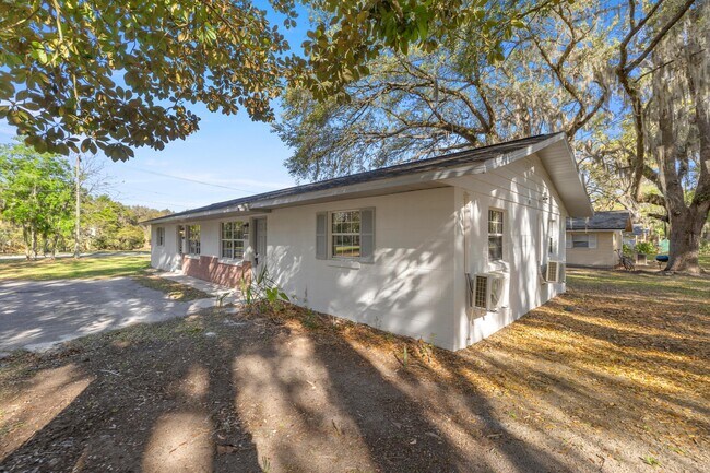 Photo - 403 NE 26th Ct