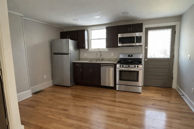 Building Photo - 13 Hampden St Unit 2