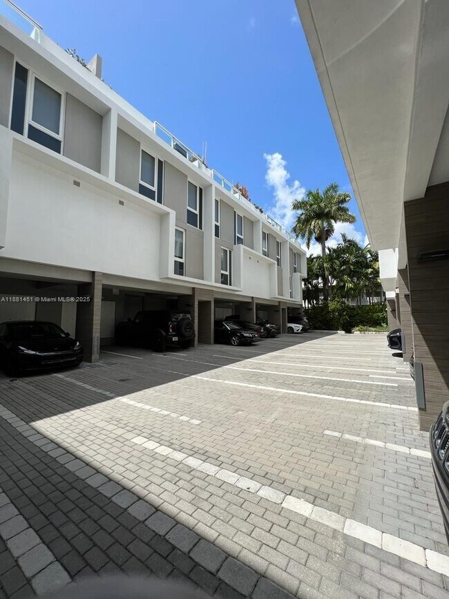 Photo - 1000 99th St Unidad 10