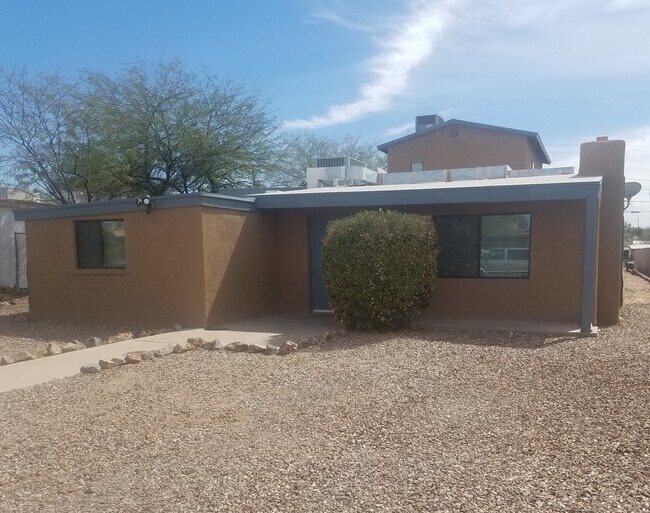 Beautiful home close to UofA