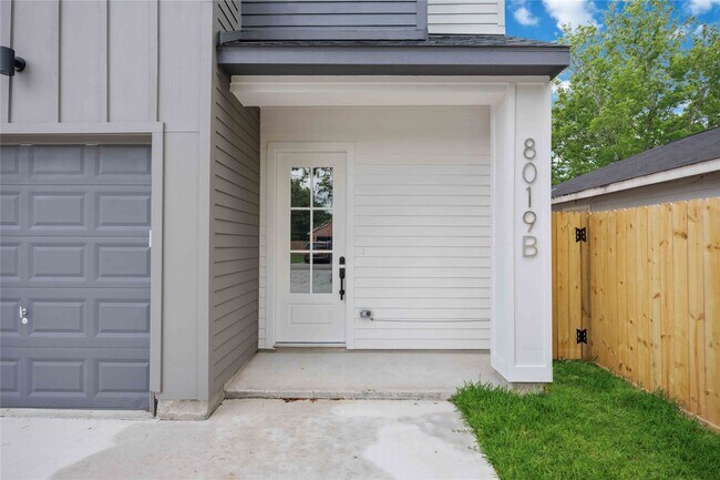 Photo - 8019 Grandview St
