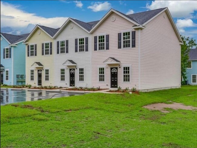 Photo - 10 Old Courthouse Way