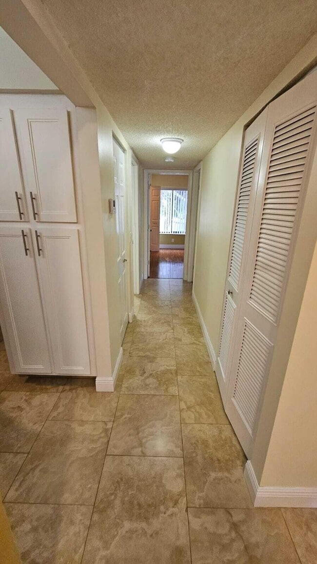 205 Foxtail Dr Unidad H3