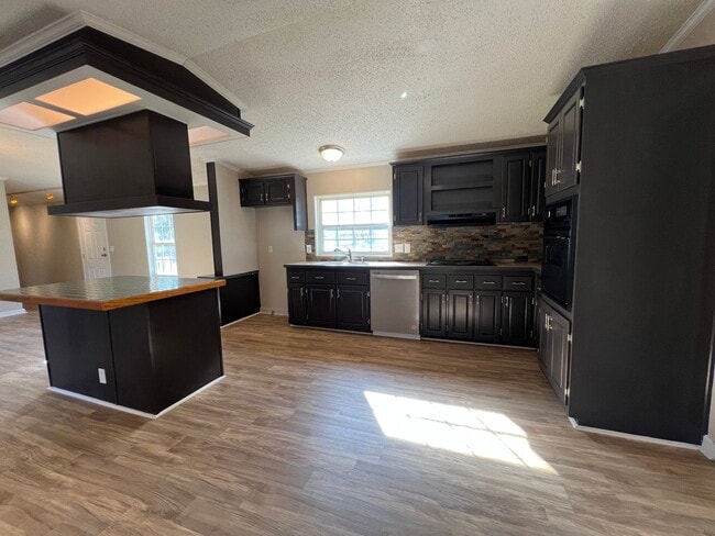Photo - 3 Bedroom, 2 Bath Mobile Home in Dearing
