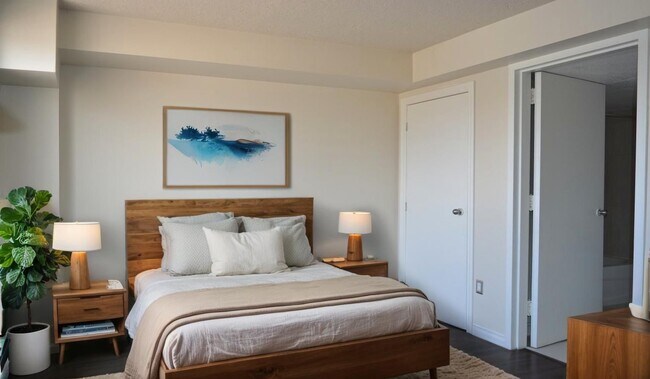 Photo - 570-570 King St W Unit 201