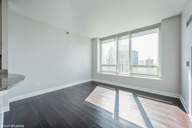 Photo - 33 W Ontario St Unit 50C