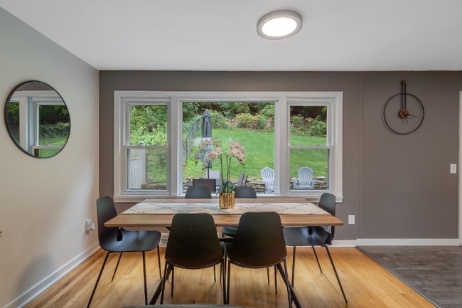 Photo - 305 Myrtle St