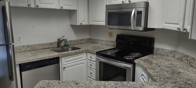 Photo - 8215 Lake Dr