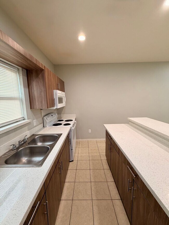 Photo - 401 E 2nd St Unit L-2