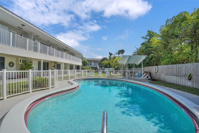Building Photo - 2501 N Ocean Blvd Unit 16