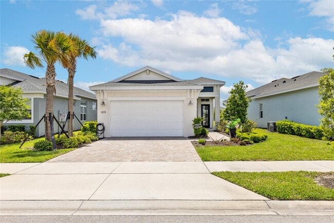 Building Photo - 819 Liliana Dr