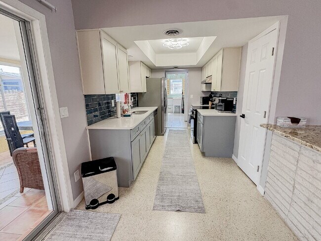 Beach Island Home! Manasota Key! Beach access across the street.