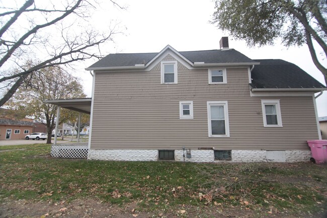 Charming 2BR Gem for Rent in Aledo, IL - Charming 2BR Gem for Rent in Aledo, IL Casa