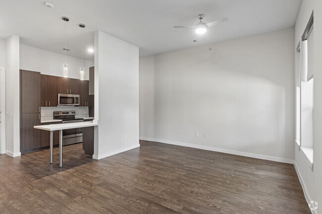 A5 1BR, 1BA - 768SF - Living Room