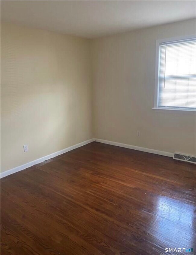 Photo - 27 Manila Ave