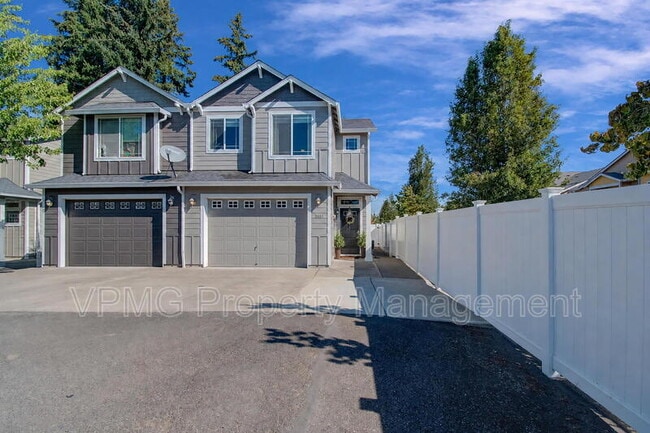 Building Photo - 2401 NE 114th Ct