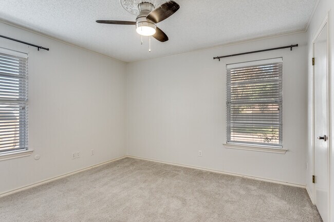 Photo - 6801 Lancelot Ct