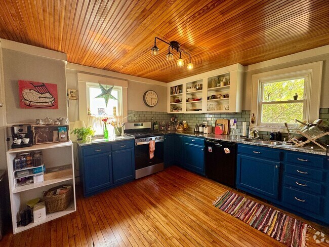 Building Photo - 14 Hamlin Ct Unit #2 Rental