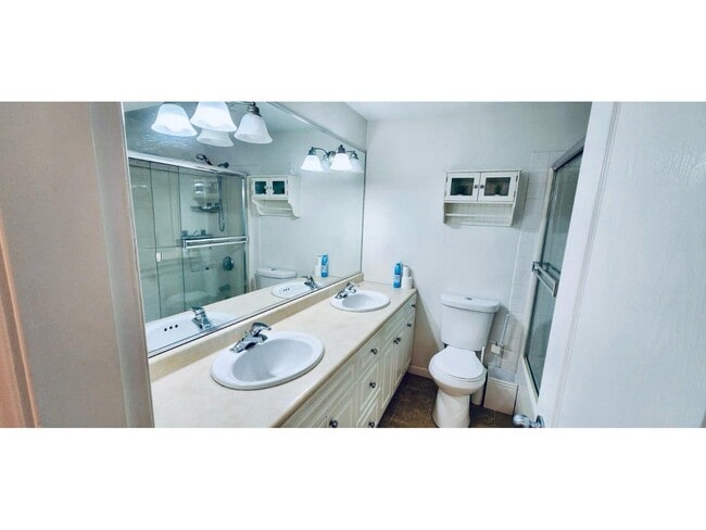 Photo - 2255-2124 124 St