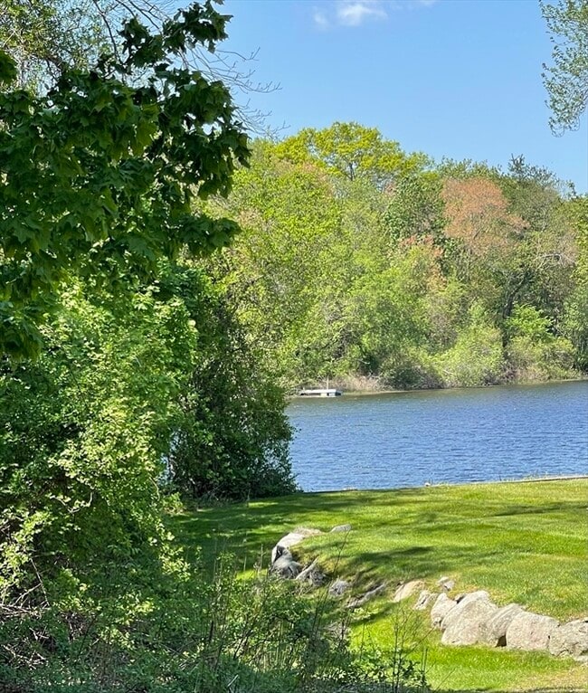 Photo - 581 Washington St