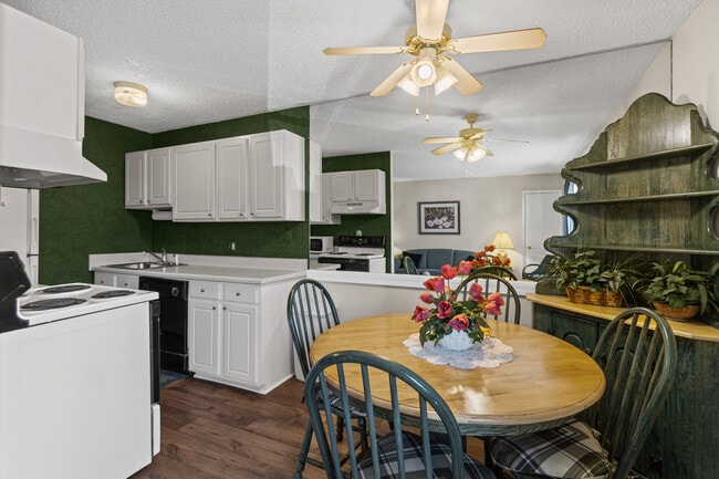 Photo - 901 Leisure Square