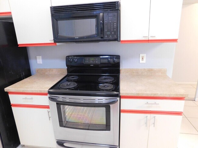 Photo - 6768 10th Ave N Unidad 113