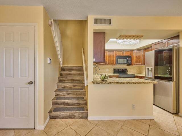 Photo - 4065 Village Dr