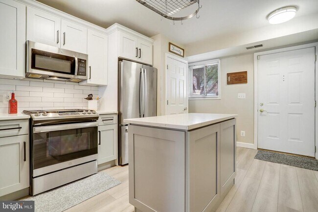 Photo - 1311 N Van Dorn St Townhome