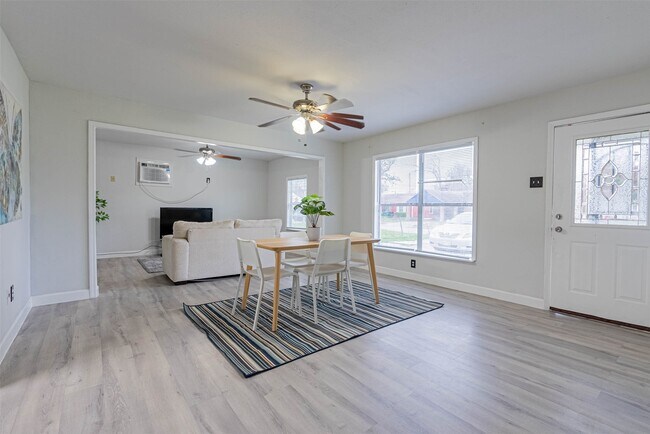 Photo - 3910 Luca St