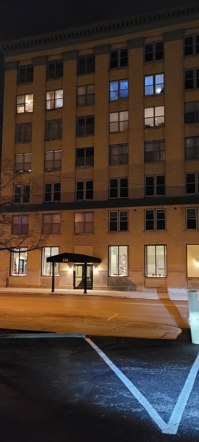 225 E High St Unit 203